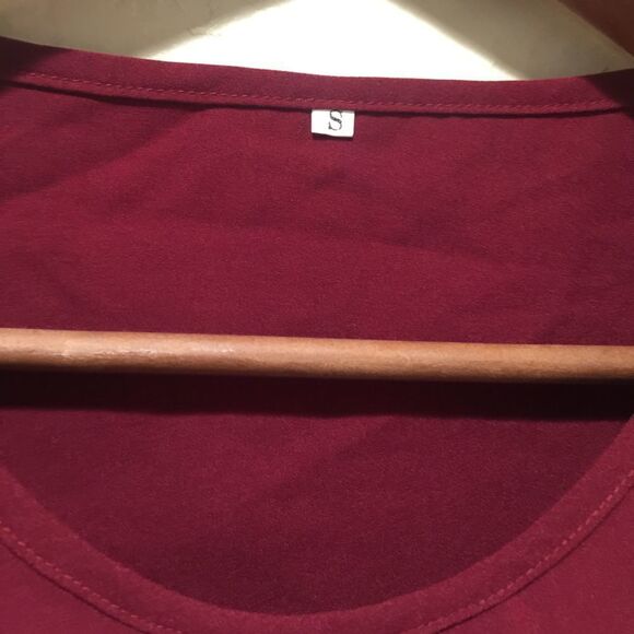 Burgundy Crochet Lace Cap sleeve Blouse Sm Pleated - Picture 3 of 4